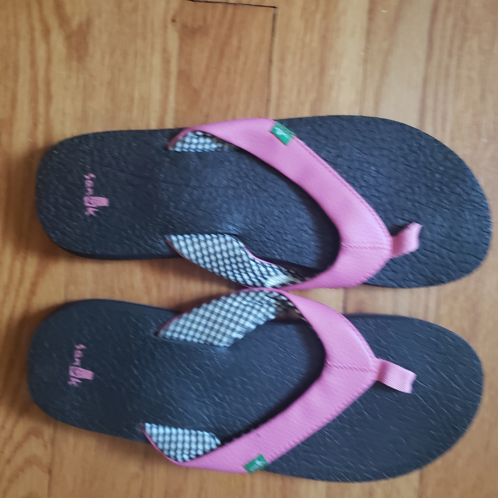 Black and White Checkered Lined Accessory with Pink Trim